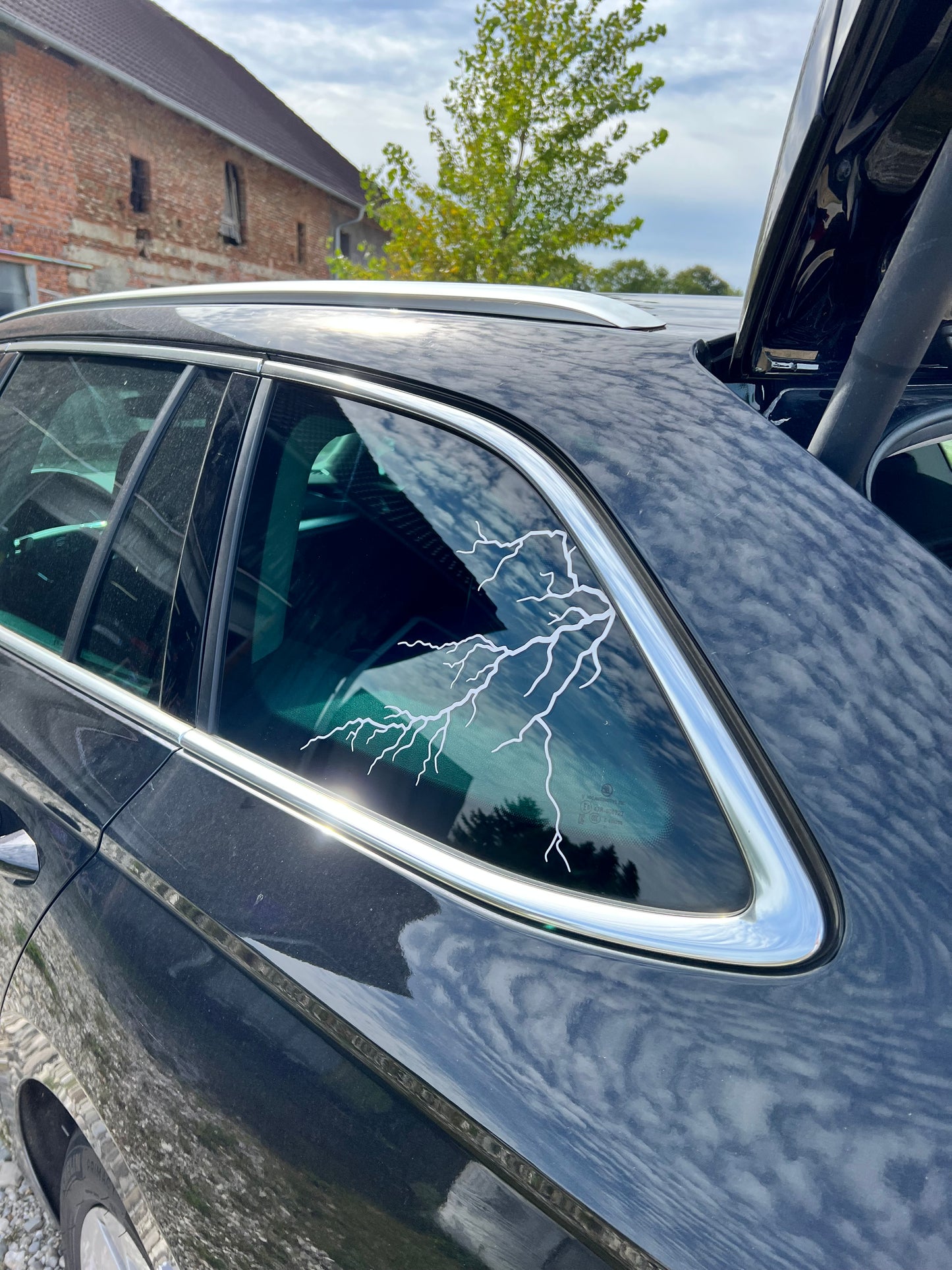 Reflective "lightning"